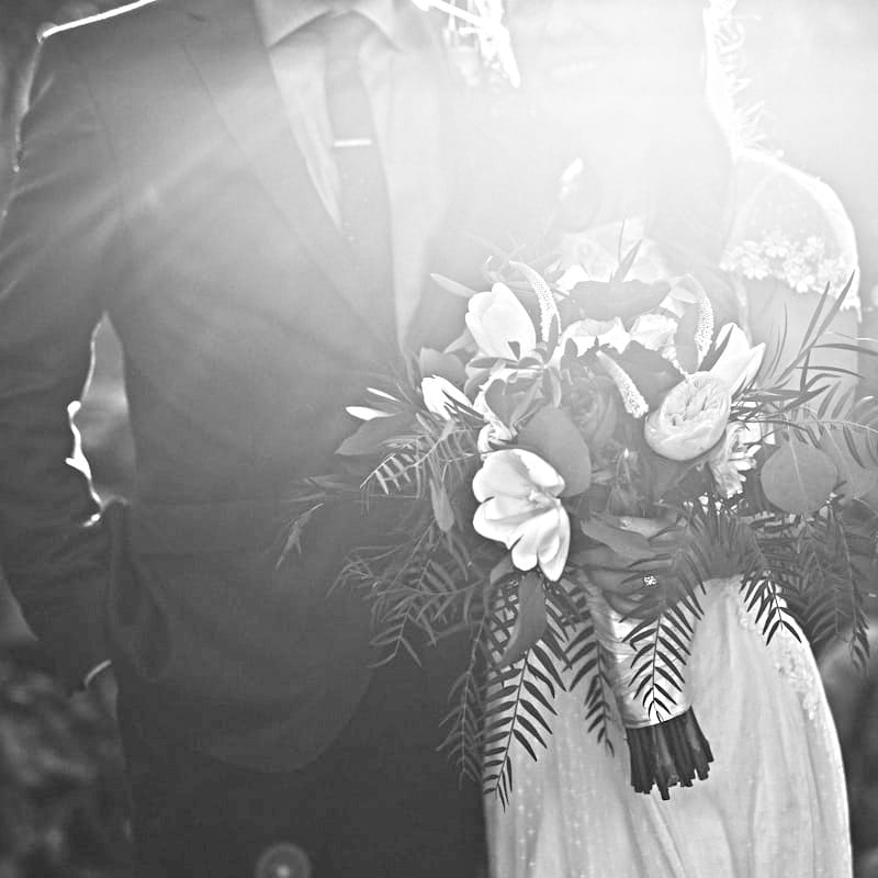 Transforme sua foto de noivado em um elegante esboço para convites — Depois